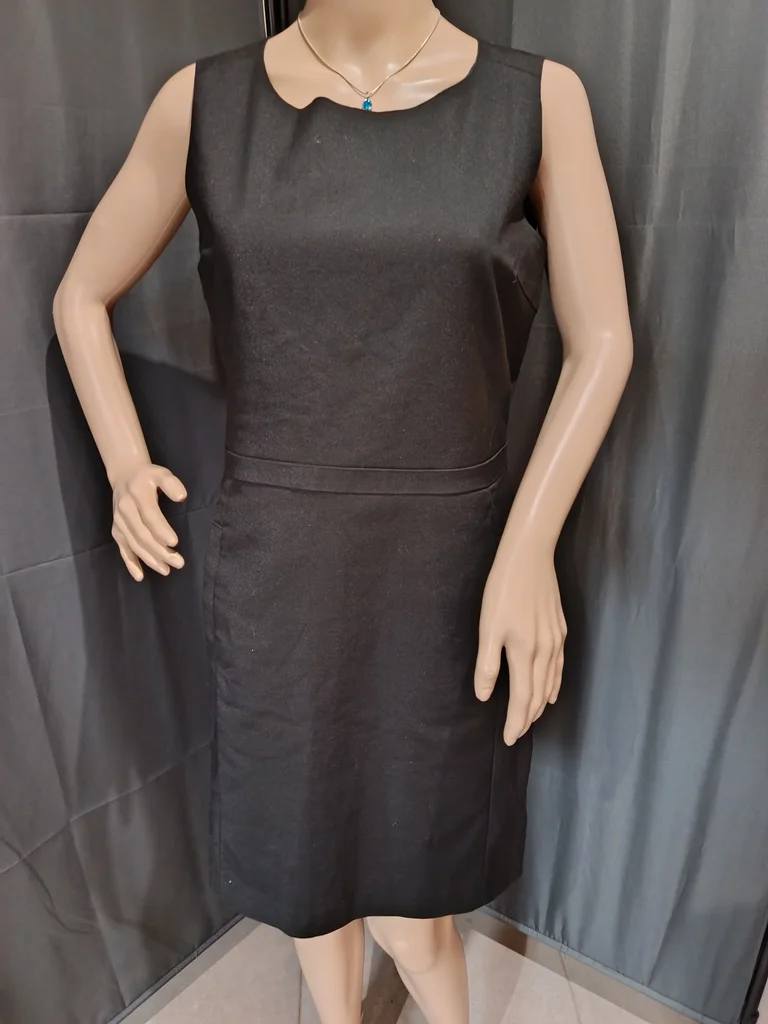 Robe noire.Taille 40.La Halle